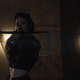 Imagen para el artículo titulado El primer adelanto de lo nuevo de DC, Birds of Prey, parece el anuncio de una discoteca en Ibiza